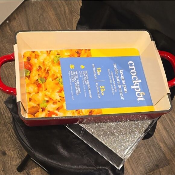 Crockpot Artisan 13" Enameled Cast Iron Lasagna Pan- Scarlet Red - Picture 10 of 10